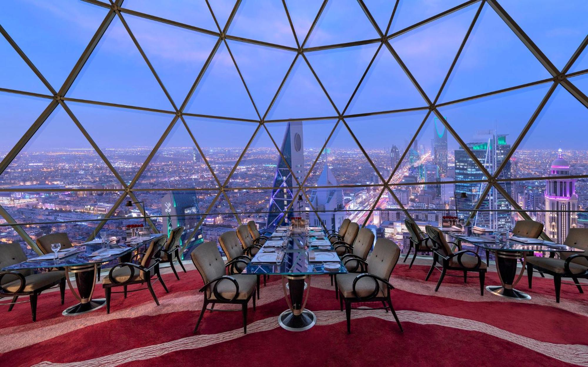 Mandarin Oriental Al Faisaliah, Rijád Kültér fotó The Dome, the highest bar in the Middle East