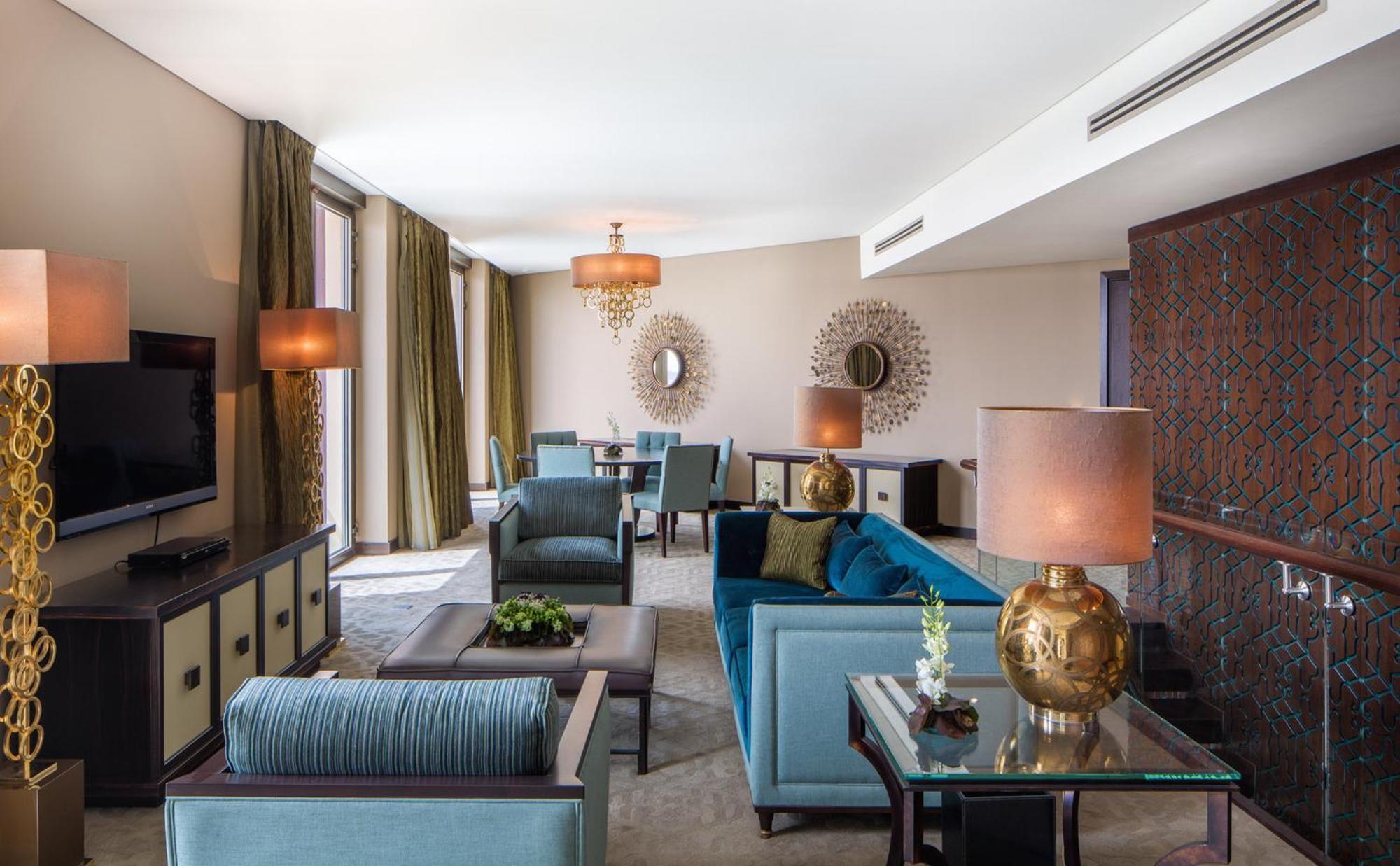 Mandarin Oriental Al Faisaliah, Rijád Kültér fotó A suite at the hotel