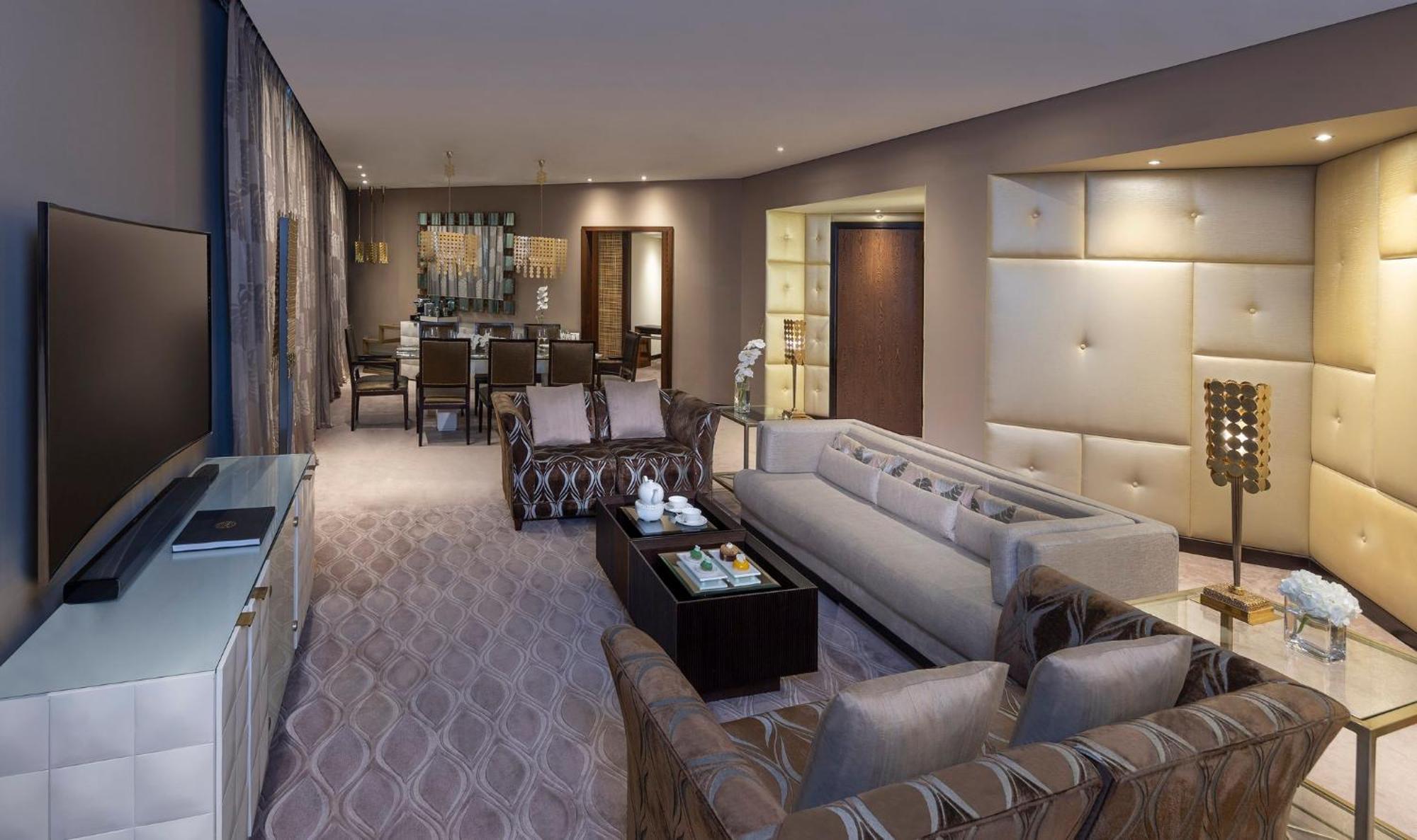 Mandarin Oriental Al Faisaliah, Rijád Kültér fotó The living room of a Presidential Suite