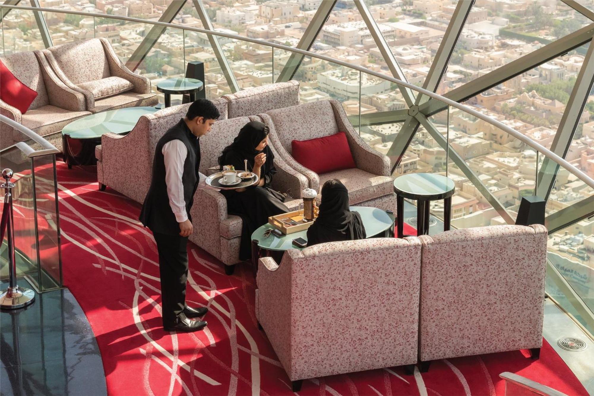 Mandarin Oriental Al Faisaliah, Rijád Kültér fotó The lounge at the Burj Khalifa