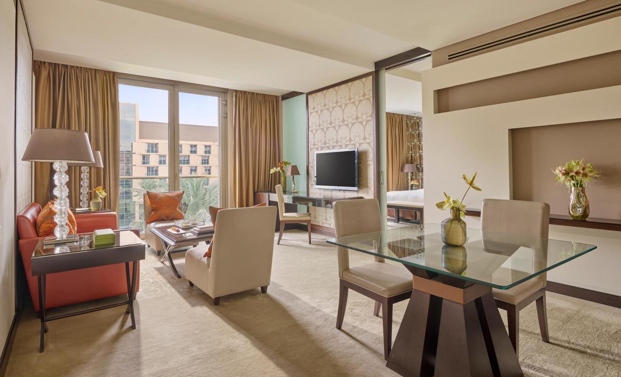 Mandarin Oriental Al Faisaliah, Rijád Kültér fotó A suite at the Atlantis, The Royal