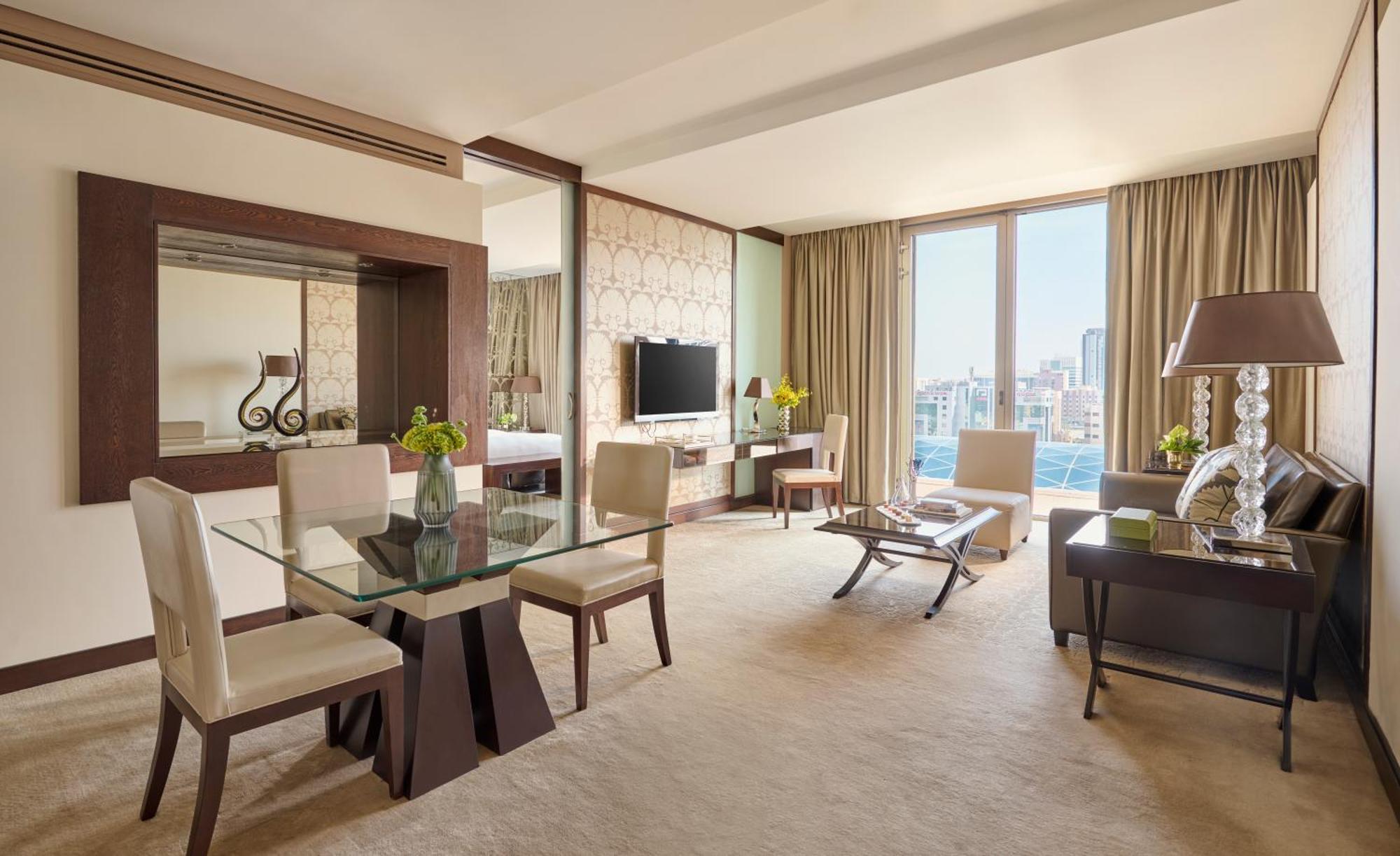 Mandarin Oriental Al Faisaliah, Rijád Kültér fotó A suite at the Atlantis Paradise Island