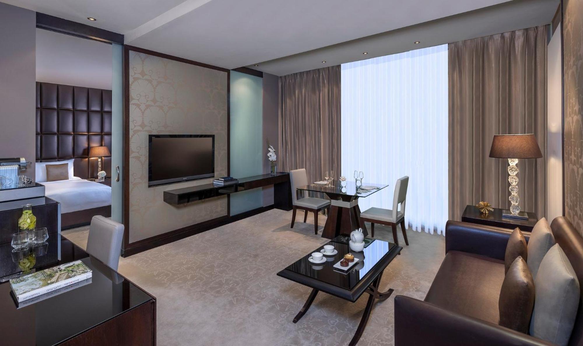 Mandarin Oriental Al Faisaliah, Rijád Kültér fotó A suite at the hotel